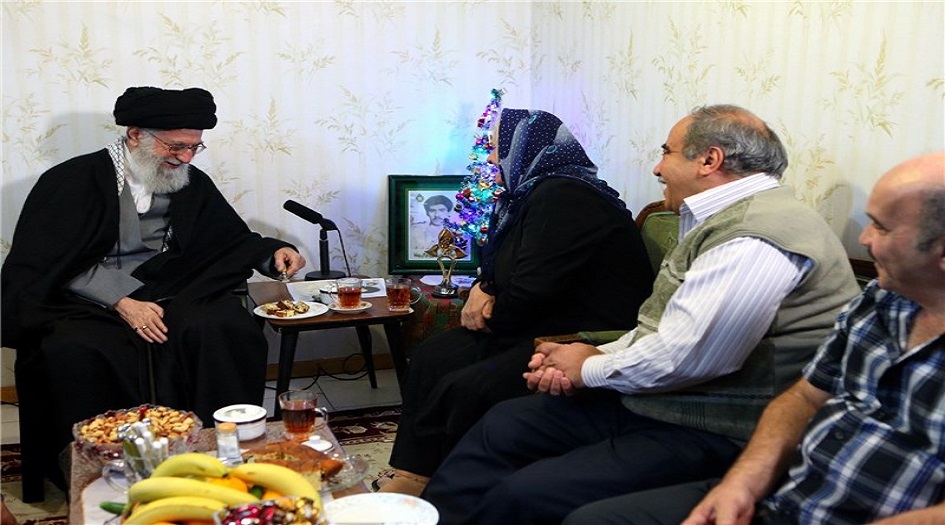 من لقاءات القائد الحبيب...والدة الشهيد"روبرت لازار": القائد لي أيضاً