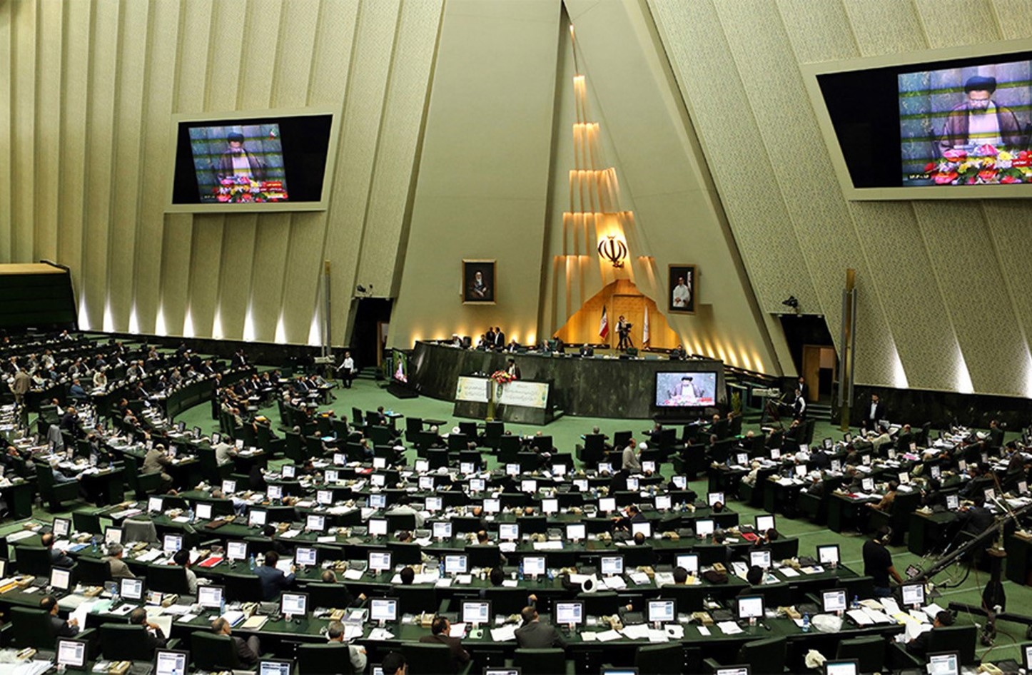 اجتماع مغلق للبرلمان الإيراني بشأن الدعم الحكومي