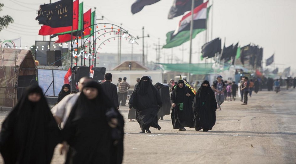 بالصور..الحشود الحسينية تنطلق راجلة صوب كربلاء الحسين