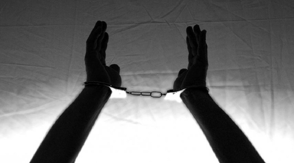  في دولة عربية... حبس سيدة قالت لابنها "كلمة مهينة جدا"! 
