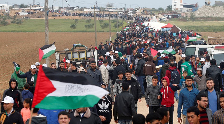 الاف الفلسطينيون يشاركون في جمعة «شعبنا سيسقط الوعد المشؤوم»
