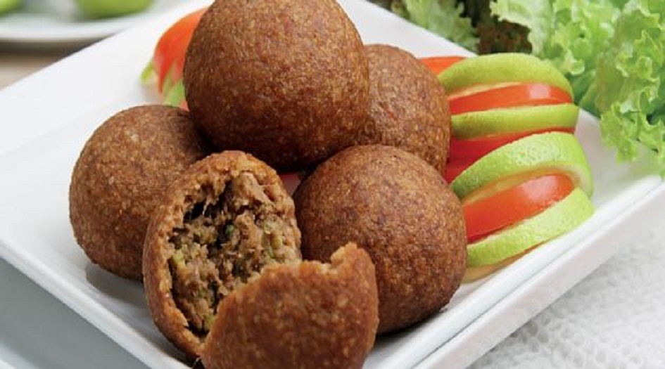 بالكبة جئناكم… لاجئة سورية تبهر الألمان بمطعم دمشقي