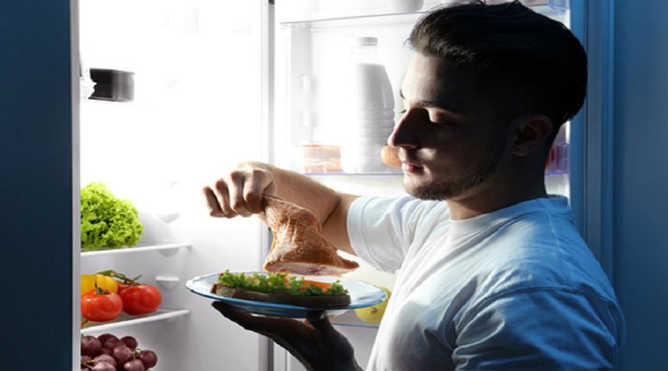  أزمات صحية جديدة يسببها الأكل قبل النوم... تعرف عليها؟!