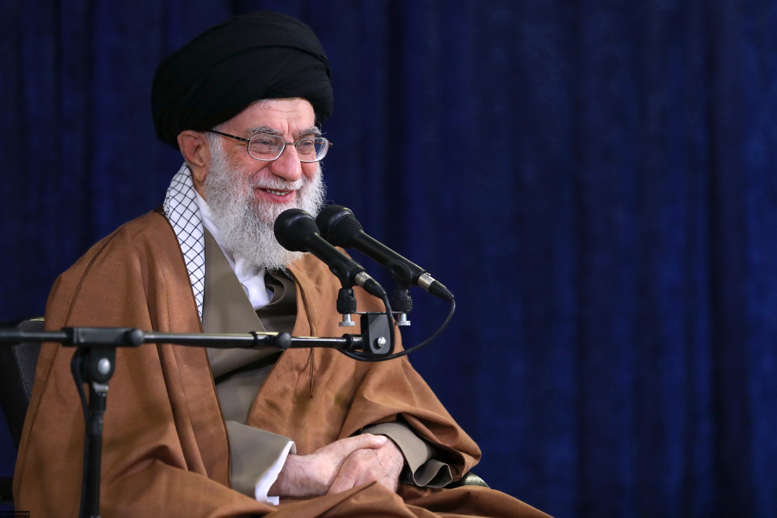 الامام الخامنئي: الحرب الراهنة في عالم اليوم هي "حرب الارادات" 