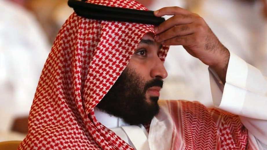 هم‌زمان با سفر منطقه‌اي ولي‌عهد سعودي 100 روزنامه‌نگار مصري: جاي بن سلمان در قفس است