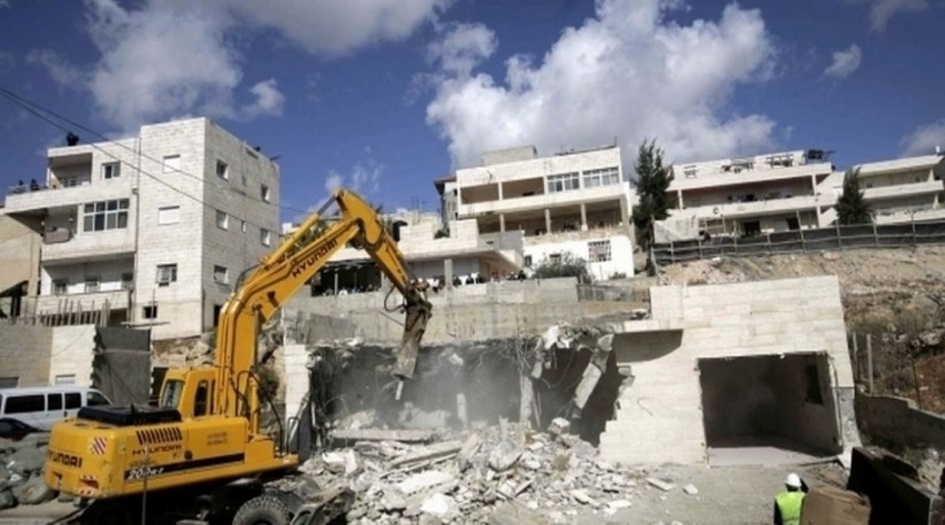 اليات إسرائيلية تهدم منشأة فلسطينية جنوب القدس المحتلة!!