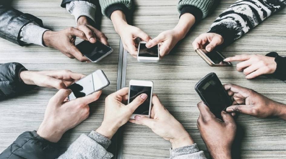 فرصة مذهلة.. أترك هاتفك لعام كامل واربح 100 ألف دولار!!