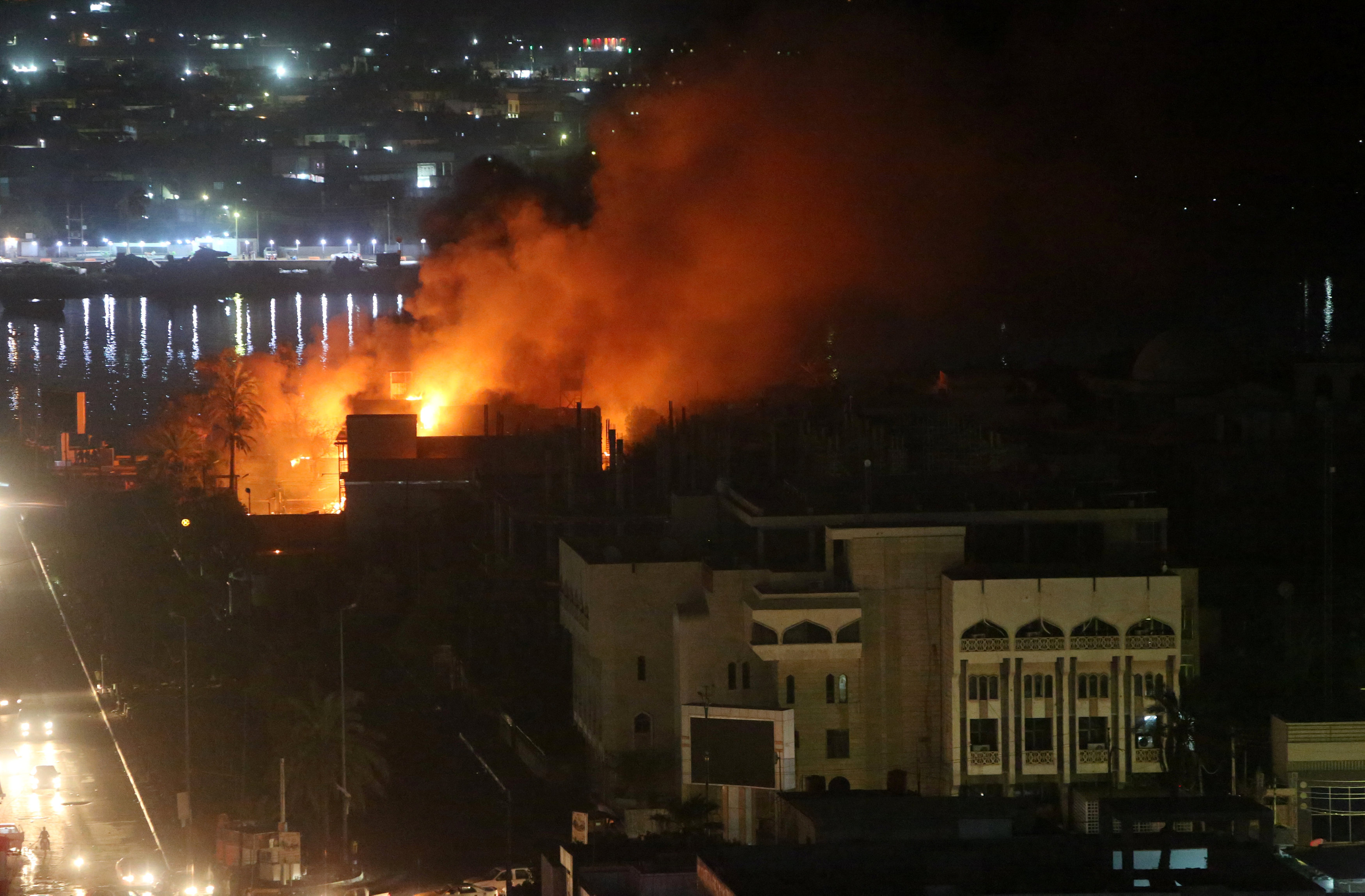 مصدر يكشف حقيقة حرق منزل محافظ البصرة