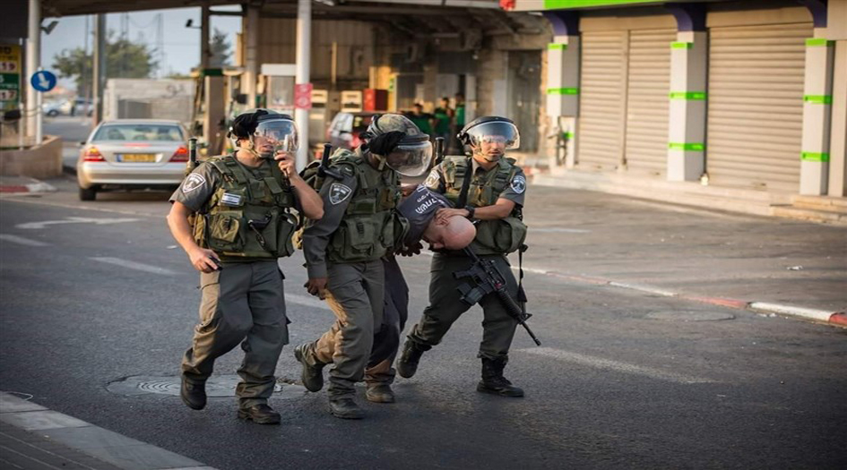 الإحتلال يعتقل 6 فلسطينيين بينهم والدة أسير