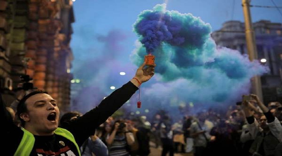 احتجاجات جماهيرية ضد الرئيس في صربيا