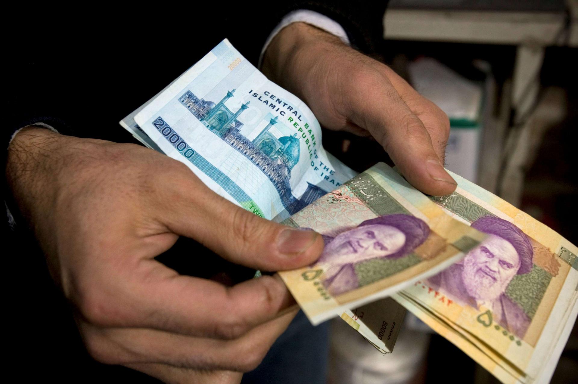 لهذا السبب إيران بصدد حذف 4 أصفار من عملتها الوطنية