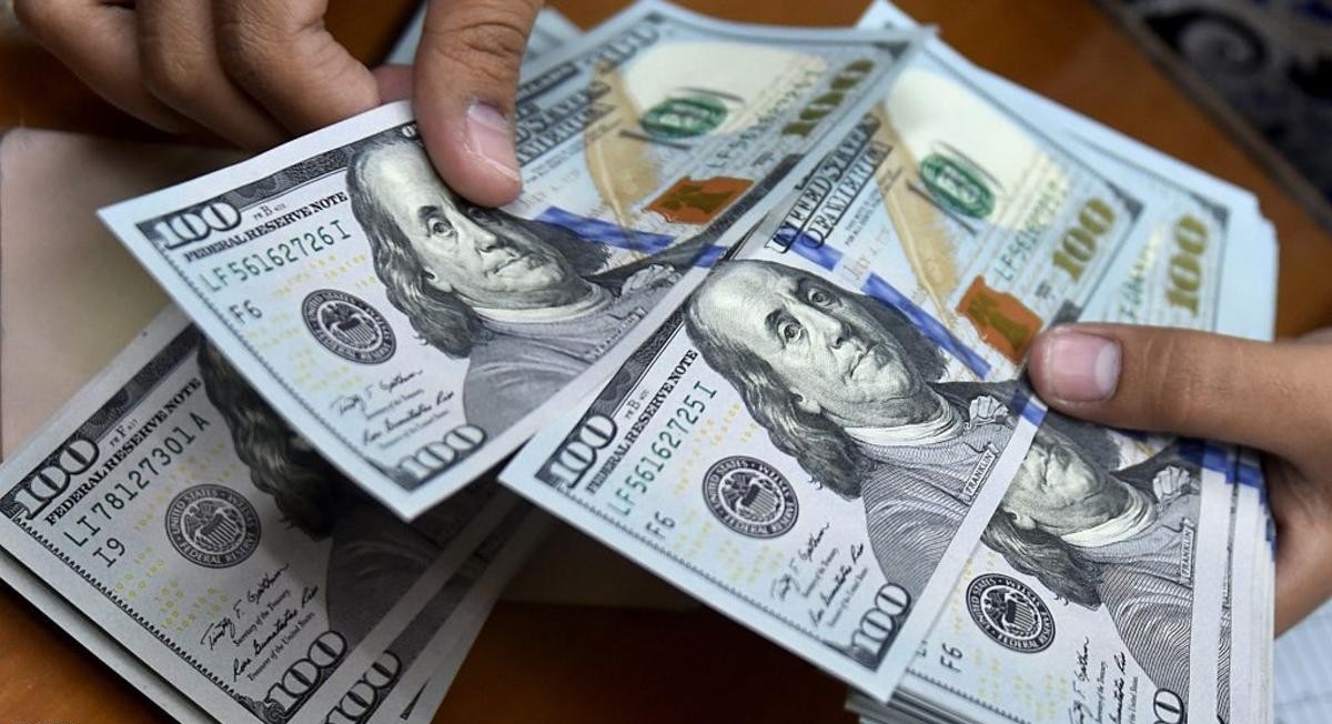 آخر تطورات سعر صرف الدولار أمام الدينار العراقي اليوم