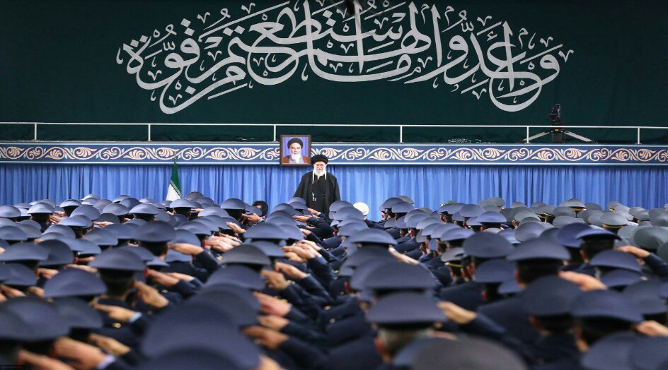 شاهد بالصور..كوادر القوة الجوية يجددون البيعة مع قائد الثورة الاسلامية