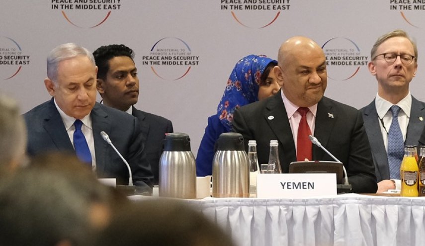 الحوثي: جلوس حكومة المرتزقة بجانب 