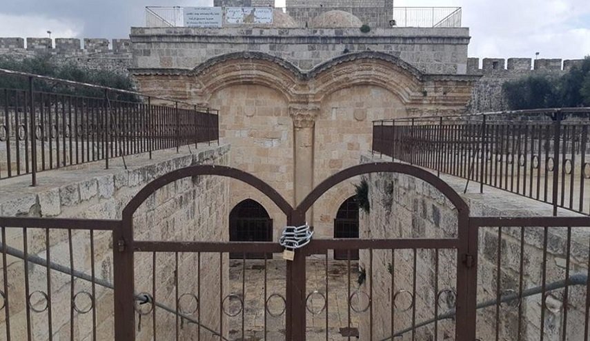 غضب عارم في الأقصى بعد إغلاق الاحتلال باب الرحمة
