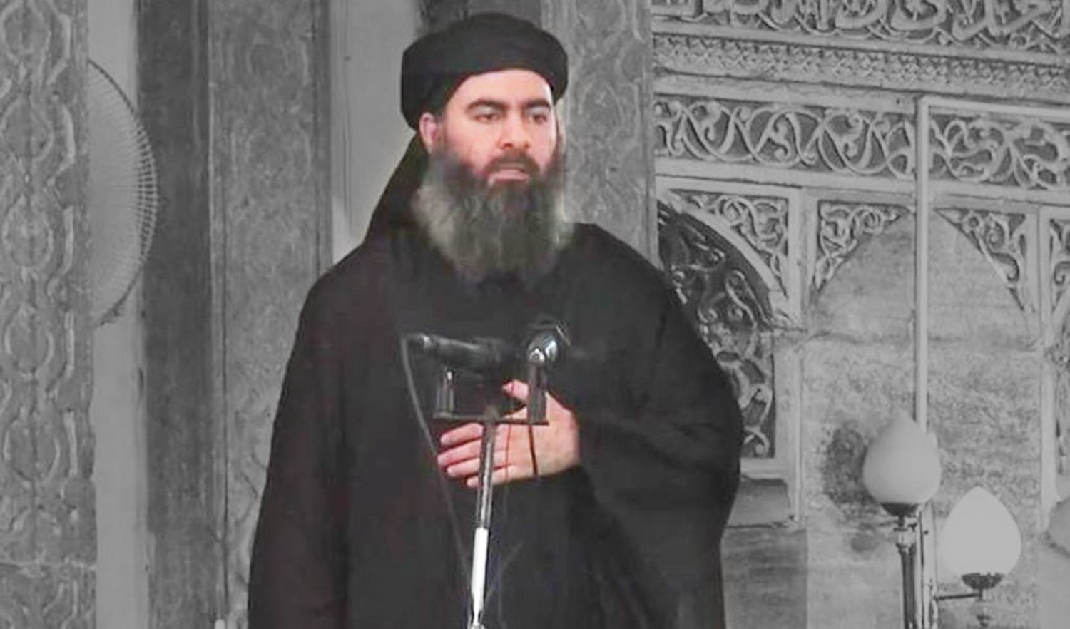  البغدادي خلع عمامته وهو يتجول في المناطق الحدودية