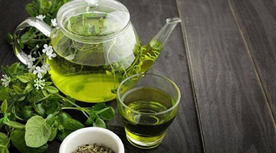 متوفرة في منزلك.. مشروبات طبيعية لعلاج آلام البطن
