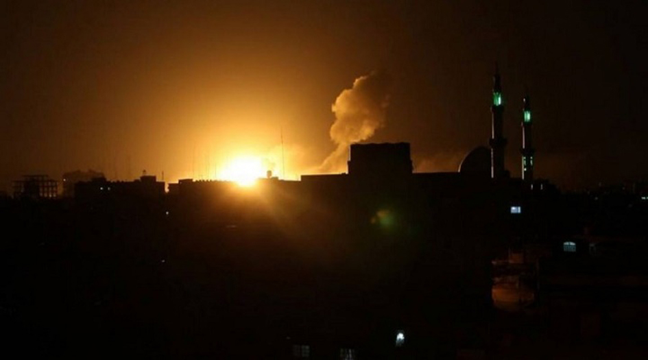 طيران الإحتلال يشن 3 غارات على موقع للمقاومة الفلسطينية