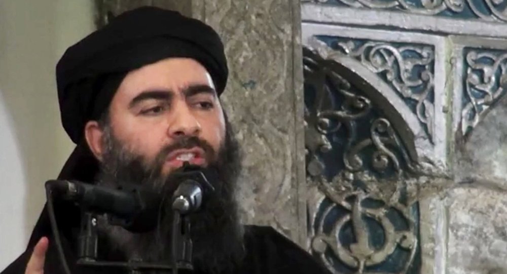 آخر ساعاته في الباغوز: البغدادي تخلى عن الحزام الناسف ويحيط به ملثمون