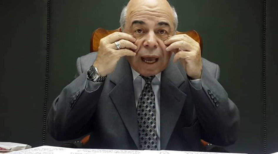 تغريدة لمفكر مصري بشأن الحجاب تثير جدلاً واسعاً في مصر