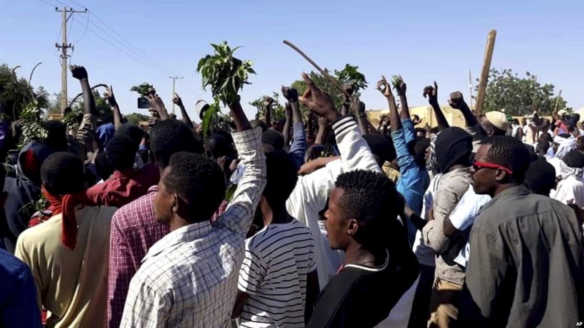 هل تستطيع الحكومة الجديدة لجم التظاهرات في السودان؟