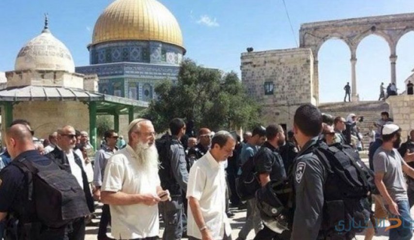 متطرفون صهاينة يقتحمون الأقصى على مرحلتين