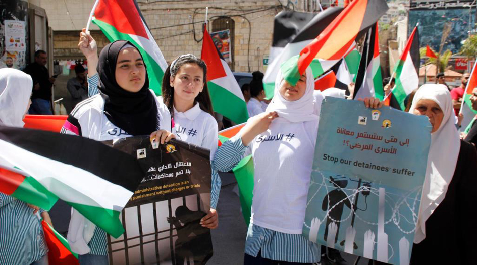 أسرى فلسطينيون يحرقون زنازينهم والسبب...