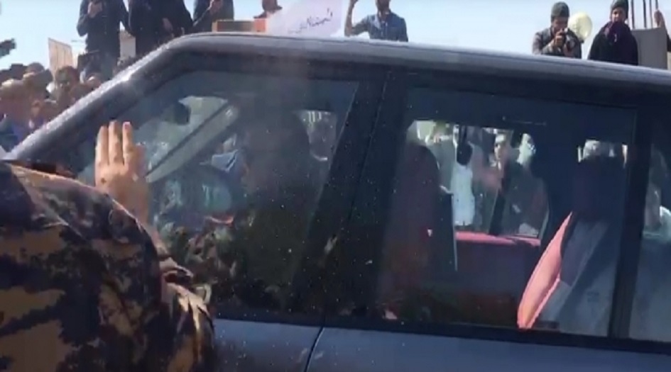بالصور.. مخالفة مرورية غير متوقعة لسيارة العاكوب