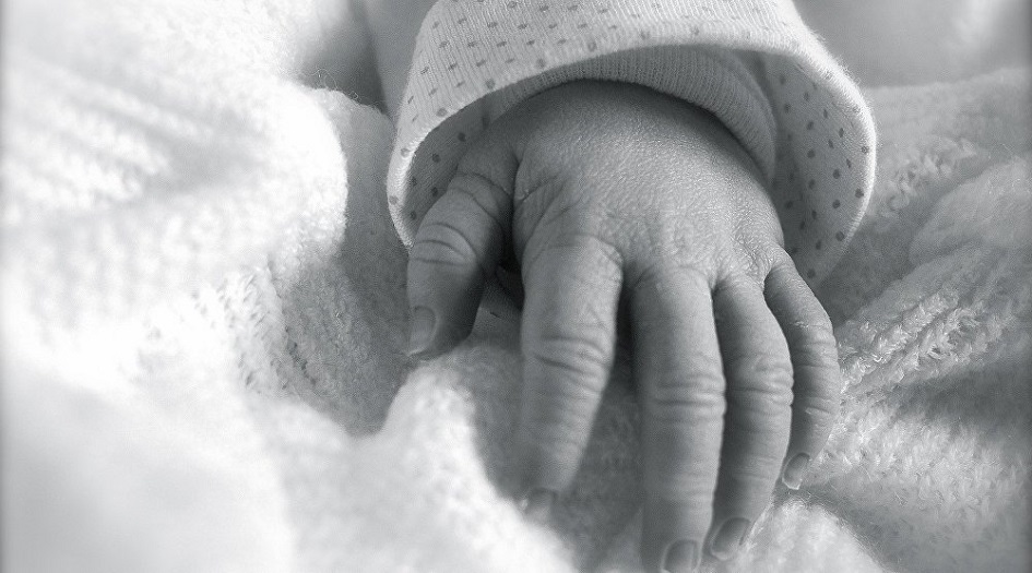 ممرضة أفريقية بدلت 5 آلاف رضيع فور ولادتهم والسبب..