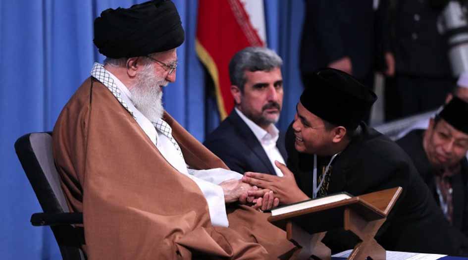بالصور.. لقاء المشاركين في مسابقات القرآن الكريم الدولية بالإمام الخامنئي