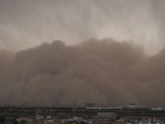 بالصور..عواصف ترابية تتسبب بوفيات وحوادث مروريه في كربلاء وتعطل مطار النجف