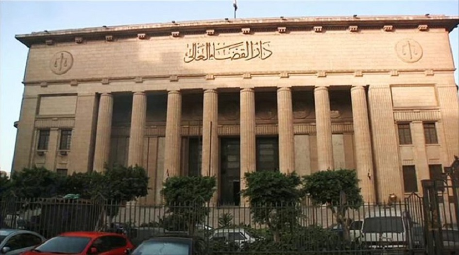 القضاء المصري يحكم بالمؤبد على قيادي إخواني ونجله