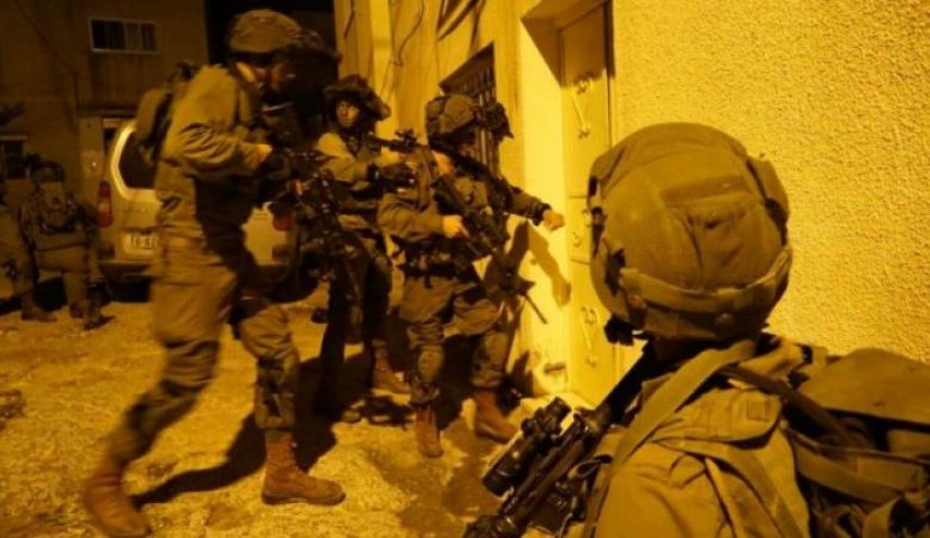 جيش الاحتلال يعتقل 5 فلسطينيين بالضفة