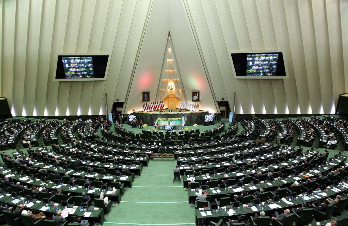 نائب بالبرلمان الإيراني يتهم "إسرائيل" بالاعتداء على ناقلات النفط بالفجيرة