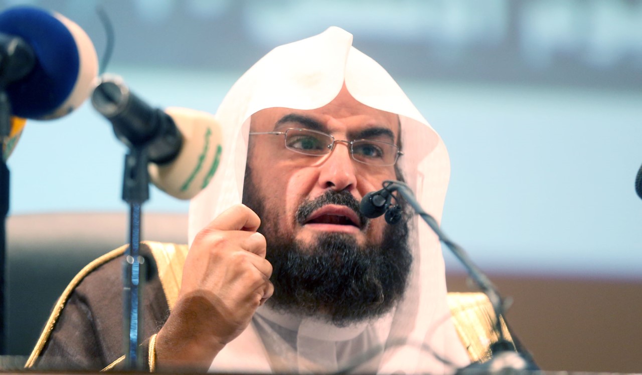 لهذا السبب.. السديس يطالب المسلمين بتخفيف الزحام على المسجد الحرام