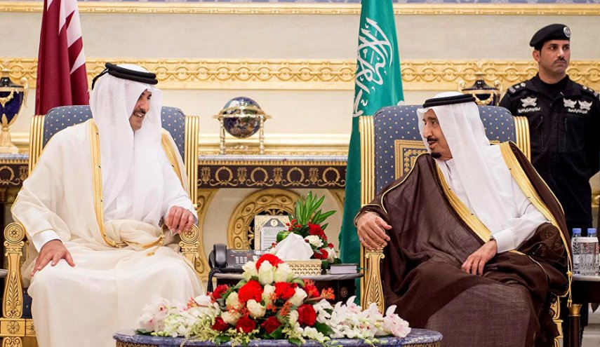 أمير قطر يتلقى رسالة عاجلة من الملك السعودي