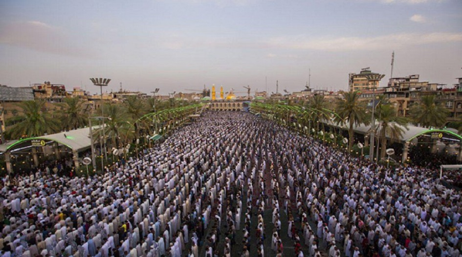 شاهد....كربلاء تتلألأ بالمصلين صبيحة عيد الفطر