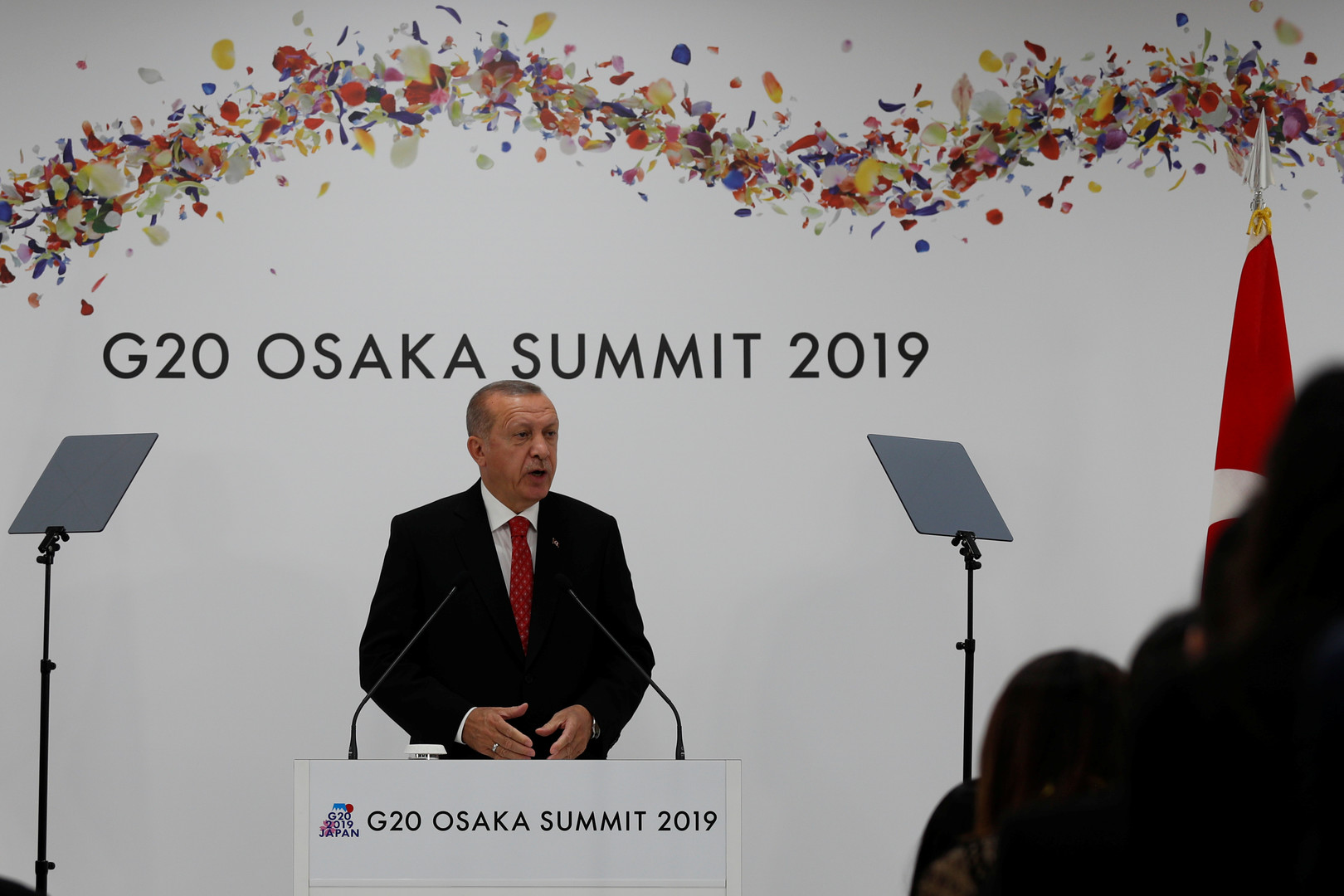 أردوغان يرد على تهديدات حفتر لتركيا