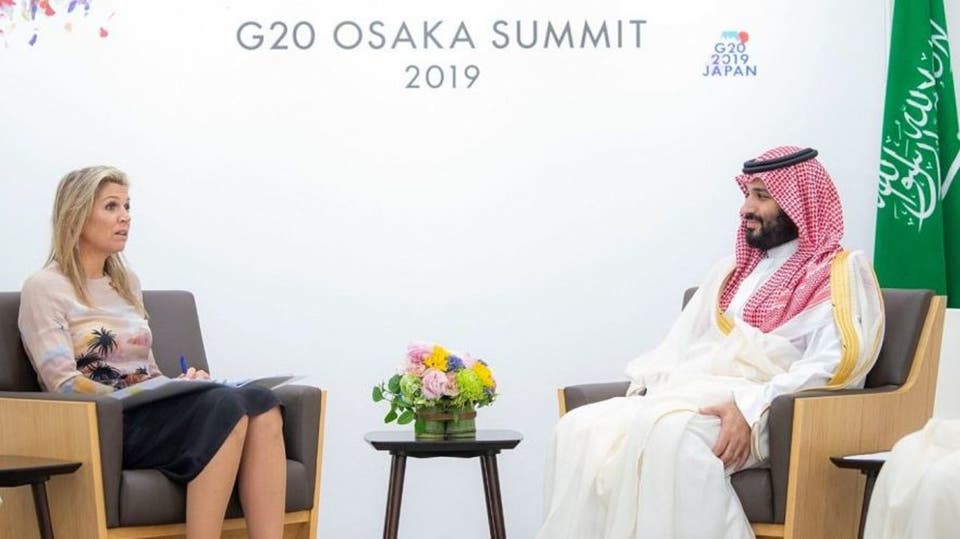 محمد بن سلمان يطيح بملكة هولندا في "حقل ألغام"