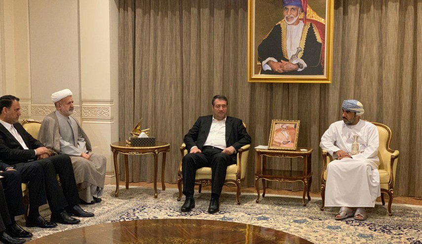 وزير الصناعة الايراني يلتقي نظيره العماني..هذا ما بحثاه