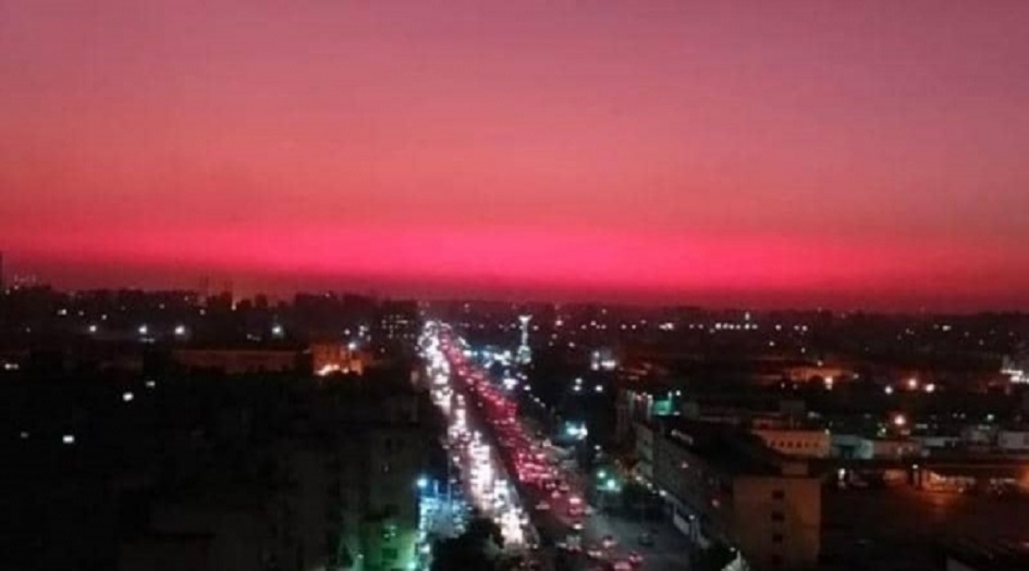"السماء الحمراء" تحير سكان القاهرة +الصور