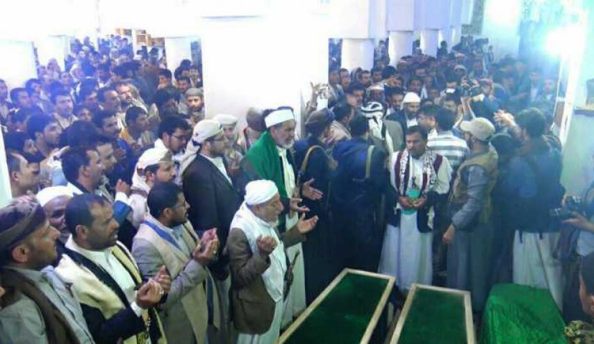 تشييع مهيب للشهيد إبراهيم بدر الدين الحوثي ومرافقه في صعدة
