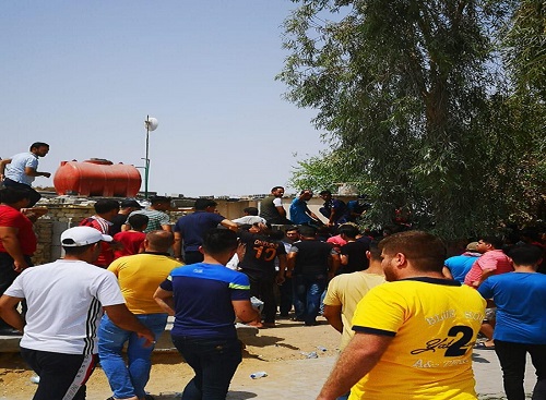 بالصور..إقبال كثيف على أماكن بيع تذاكر مباراة العراق والبحرين