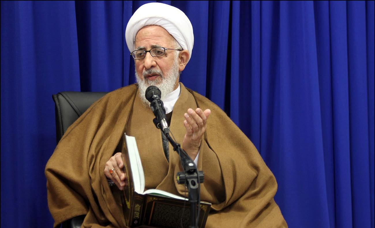 المرجع الجوادي الآملي يوجه رسالة للجيش الإيراني