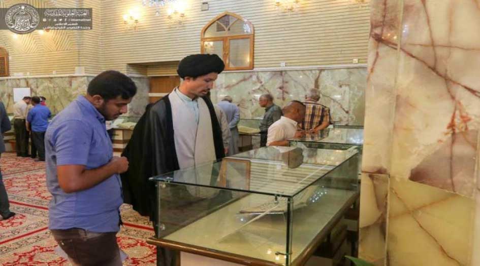 العتبة العلوية تعرض مخطوطة نادرة للمصحف الشريف بخط أمير المؤمنين " عليه السلام "