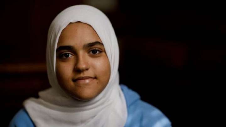 الخطوط الكندية تجبر فتاة مسلمة على خلع حجابها أمام الركاب!