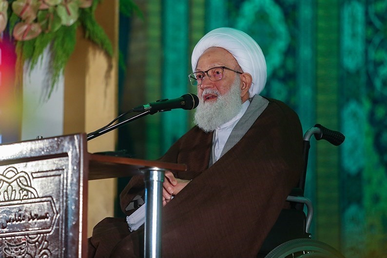شيخ عيسي قاسم: ملت با بصيرت ايران الگوي امت هاي اسلامي است
