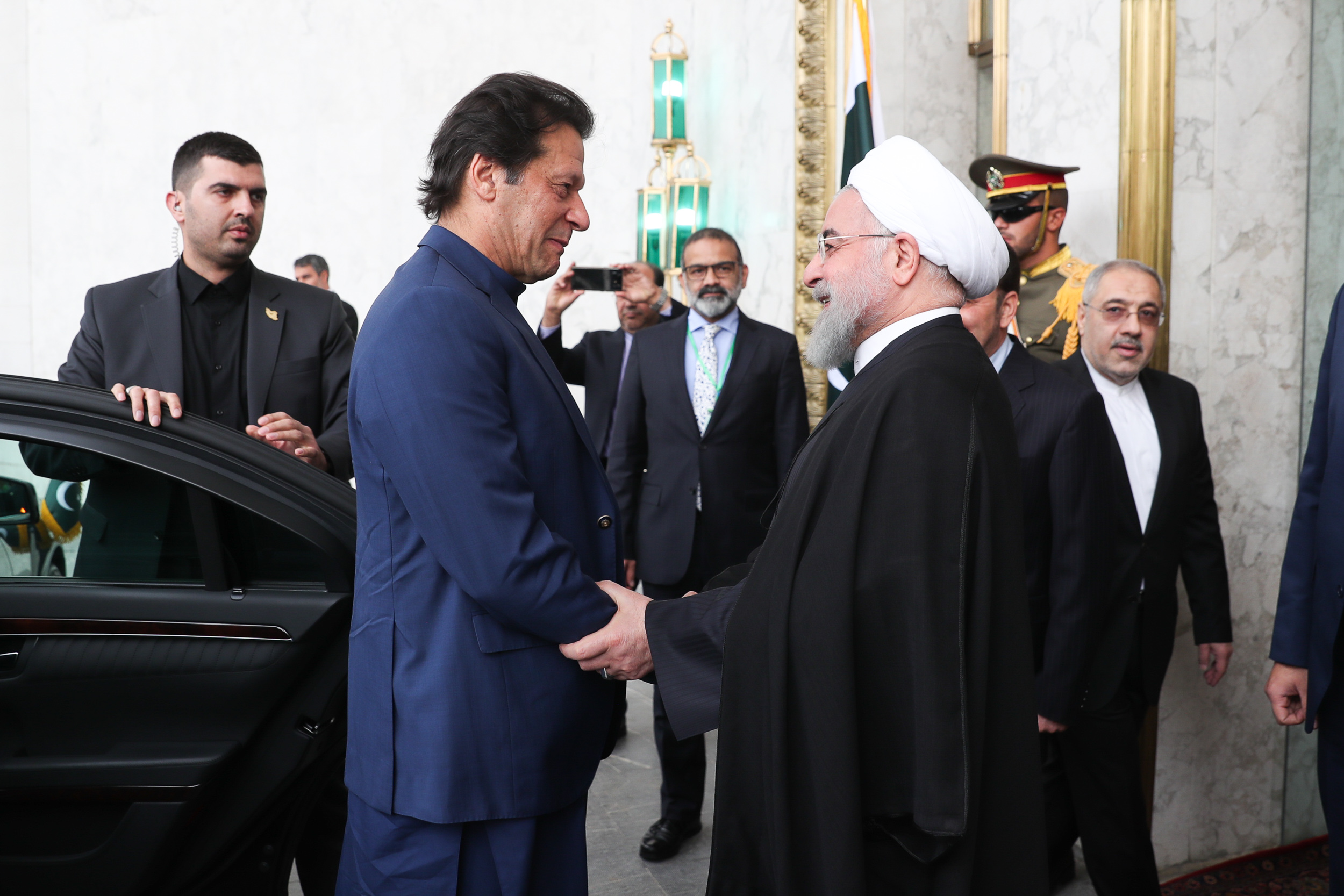 الرئيس روحاني يستقبل عمران خان في طهران