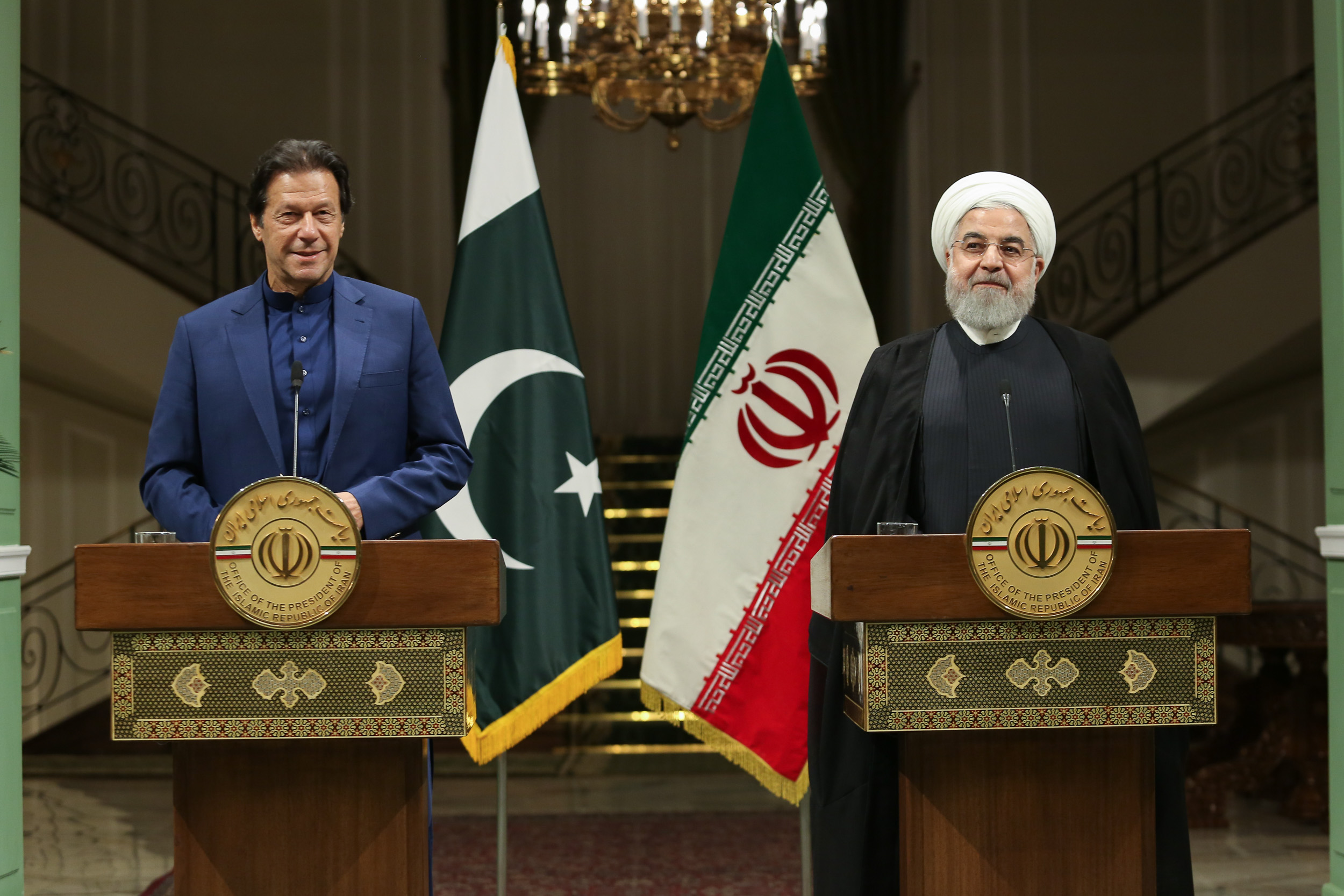 هذا ما دار بين روحاني وعمران خان
