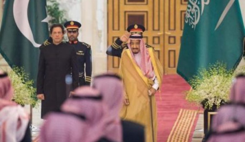 عمران خان يصل الى الرياض بعد زيارته طهران